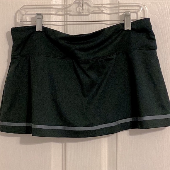 NIKE Tennis skirt size Large in black with gray trim. Built in shorts EUC - Picture 5 of 9